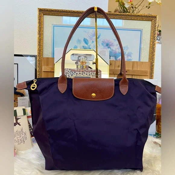 LongChamp Foldable Tote Bag - Picture 3 of 13